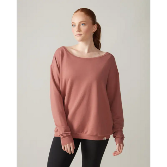 Women wearing the Flashdance Pullover by Rose Boreal - Dahlia Over. / Femme qui porte le Chandail Flashdance de Rose Boreal - Dahlia Over.