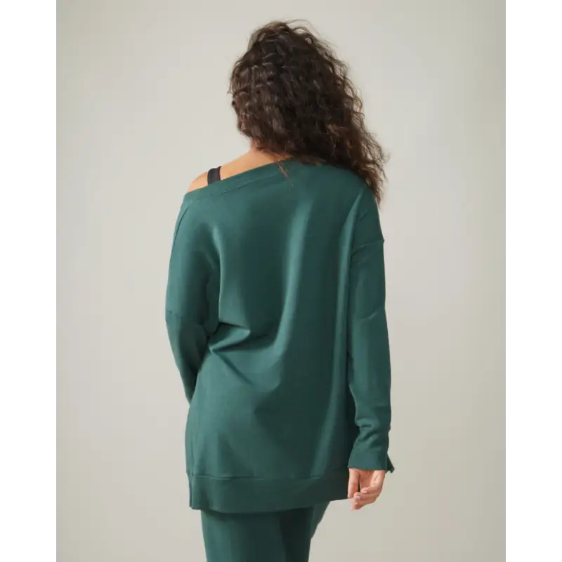 Load image into Gallery viewer, Women wearing the Forillon Sweatshirt by Rose Boreal - Dark Lagoon. / Femme qui porte le Chandail Forillon de Rose Boreal - Lagon Sombre.
