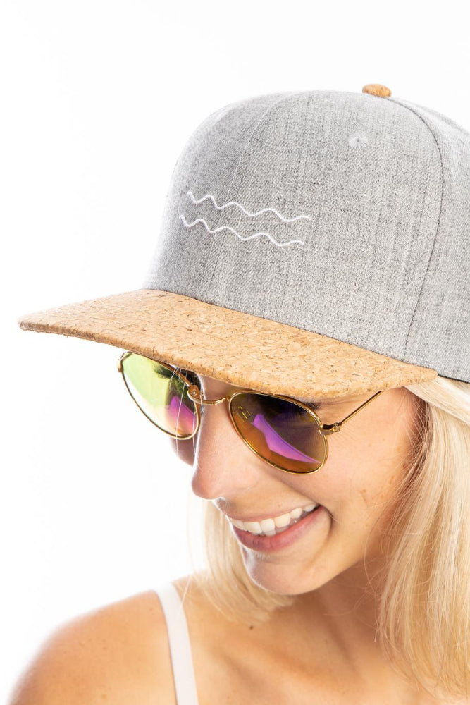 Chargez l&#39;image dans la visionneuse de la galerie, Casquette Shack avec visière de liège - vagues

